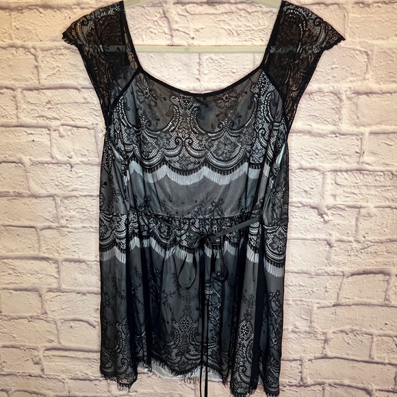 Torrid Lace Sleeveless Top - Picture 5 of 6